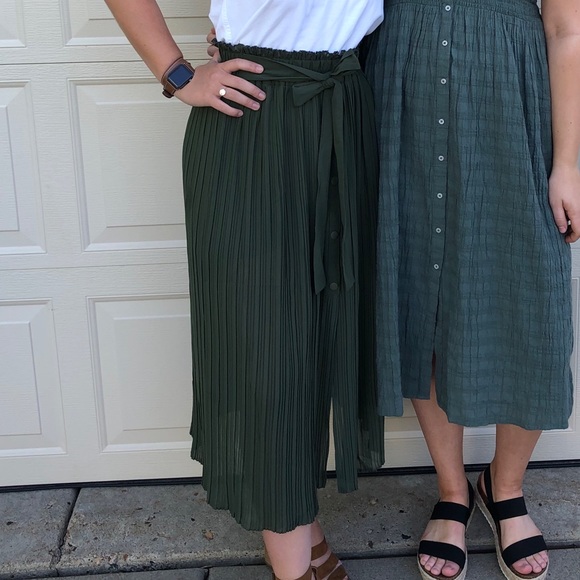 Olive Green Midi Skirt with buttons and tie detail - Picture 4 of 4